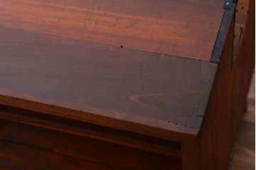 アンティーク家具　和製アンティーク　引き出し3杯付きの鉄脚ローボード