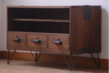 アンティーク家具　和製アンティーク　引き出し3杯付きの鉄脚ローボード