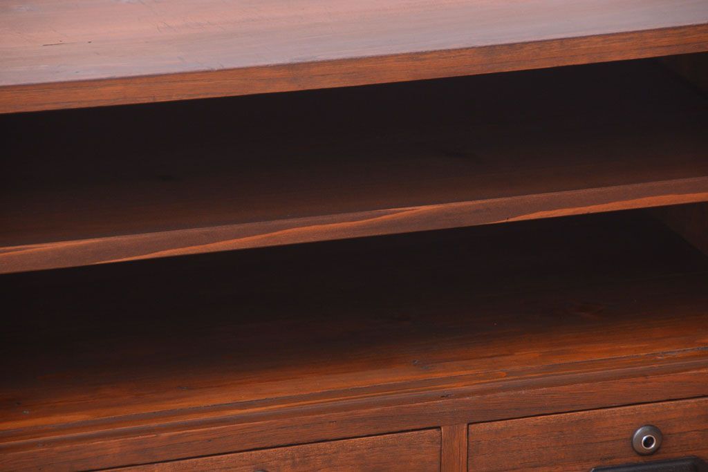 アンティーク家具　和製アンティーク　引き出し3杯付きの鉄脚ローボード