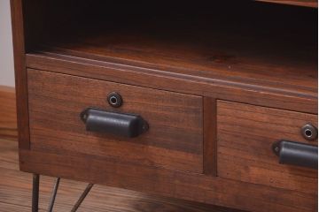 アンティーク家具　和製アンティーク　引き出し3杯付きの鉄脚ローボード