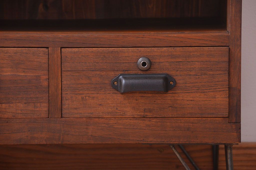 アンティーク家具　和製アンティーク　引き出し3杯付きの鉄脚ローボード