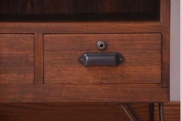 アンティーク家具　和製アンティーク　引き出し3杯付きの鉄脚ローボード