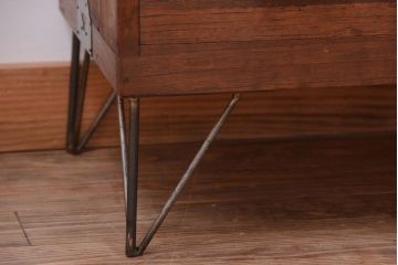 アンティーク家具　和製アンティーク　引き出し3杯付きの鉄脚ローボード