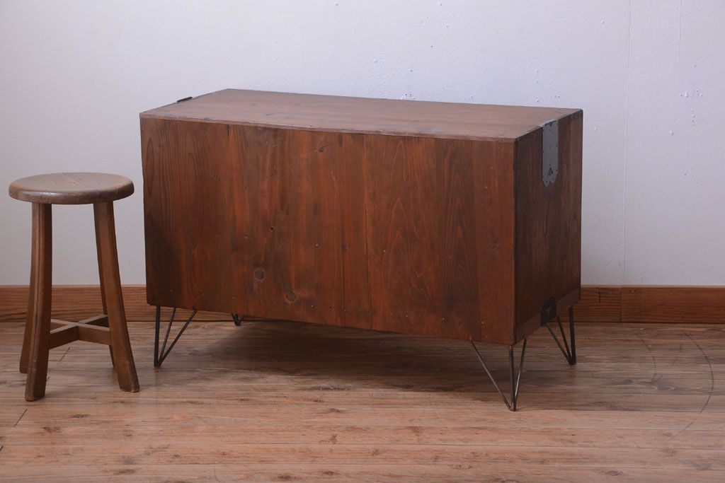 アンティーク家具　和製アンティーク　引き出し3杯付きの鉄脚ローボード