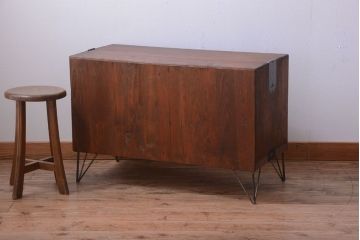 アンティーク家具　和製アンティーク　引き出し3杯付きの鉄脚ローボード