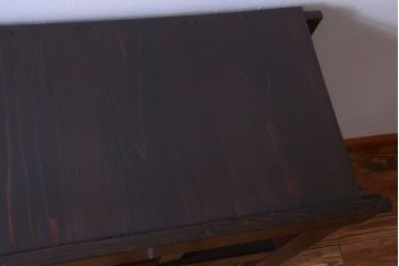 アンティーク家具　古民具・骨董　透かし彫り戸のアンティーク脚付き四尺水屋箪笥(収納棚)