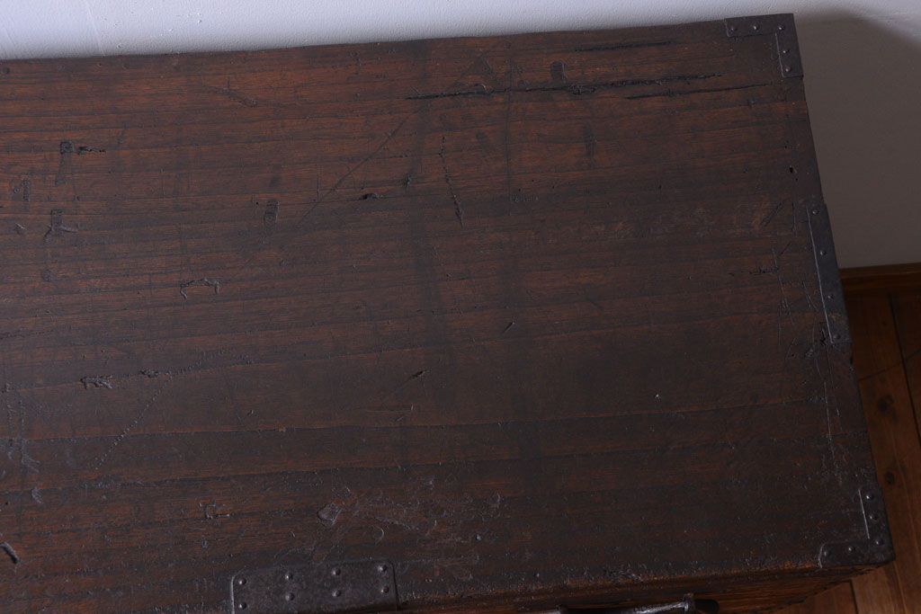 アンティーク家具　古民具・骨董　明治期　重厚な金具のアンティーク帳場箪笥