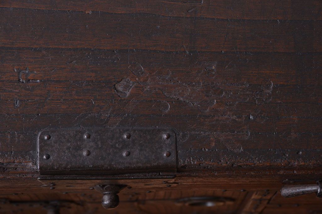 アンティーク家具　古民具・骨董　明治期　重厚な金具のアンティーク帳場箪笥