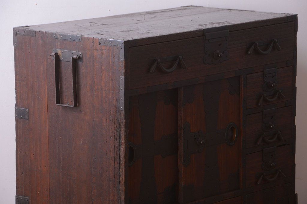 アンティーク家具　古民具・骨董　明治期　重厚な金具のアンティーク帳場箪笥