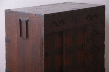 アンティーク家具　古民具・骨董　明治期　重厚な金具のアンティーク帳場箪笥