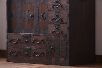 アンティーク家具　古民具・骨董　明治期　重厚な金具のアンティーク帳場箪笥