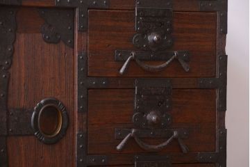 アンティーク家具　古民具・骨董　明治期　重厚な金具のアンティーク帳場箪笥