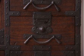 アンティーク家具　古民具・骨董　明治期　重厚な金具のアンティーク帳場箪笥
