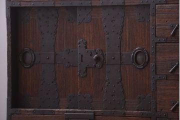 アンティーク家具　古民具・骨董　明治期　重厚な金具のアンティーク帳場箪笥