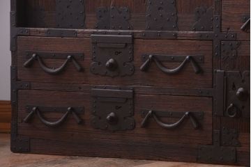 アンティーク家具　古民具・骨董　明治期　重厚な金具のアンティーク帳場箪笥