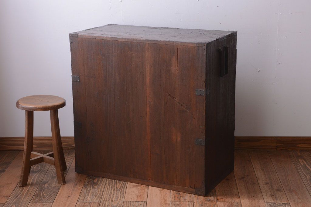 アンティーク家具　古民具・骨董　明治期　重厚な金具のアンティーク帳場箪笥