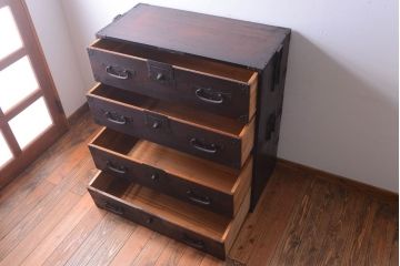 アンティーク家具　古民具・骨董　明治期　重厚な金具のアンティーク衣装箪笥