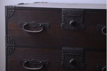 アンティーク家具　古民具・骨董　明治期　重厚な金具のアンティーク衣装箪笥