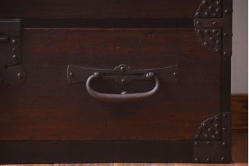 アンティーク家具　古民具・骨董　明治期　重厚な金具のアンティーク衣装箪笥