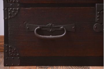 アンティーク家具　古民具・骨董　明治期　重厚な金具のアンティーク衣装箪笥