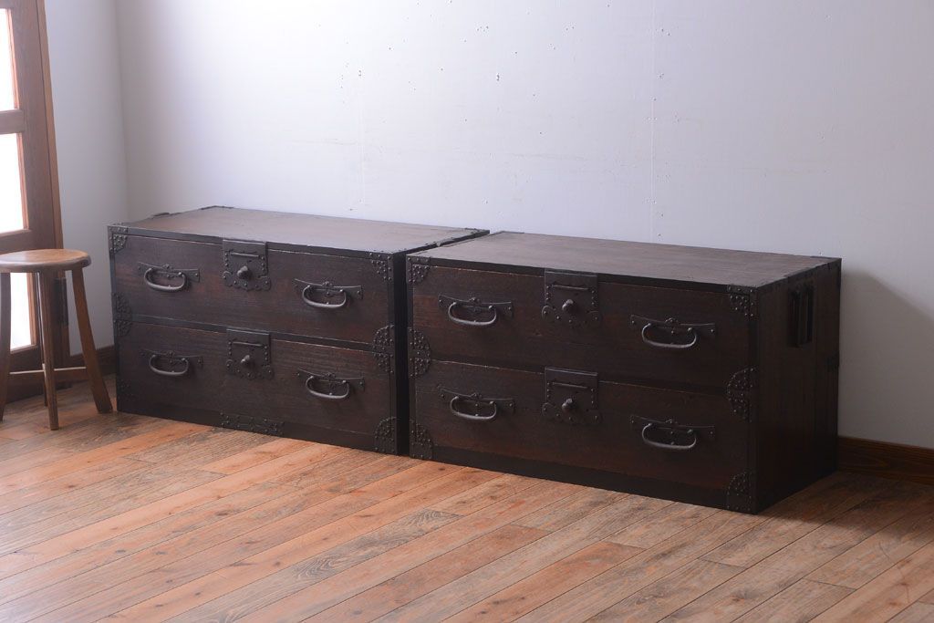 アンティーク家具　古民具・骨董　明治期　重厚な金具のアンティーク衣装箪笥