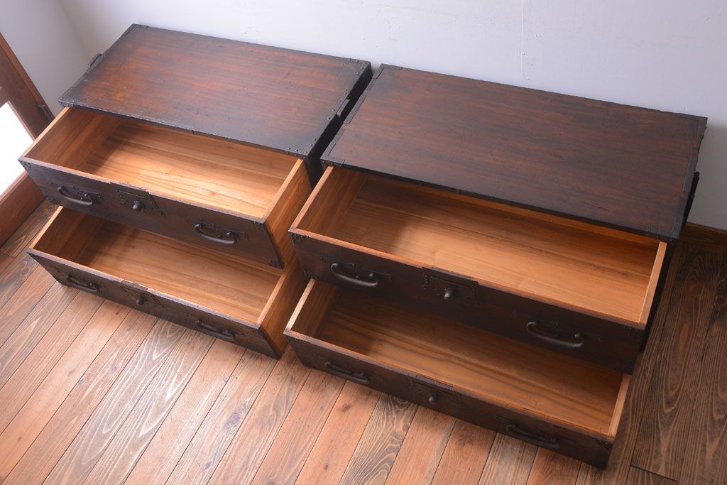 アンティーク家具　古民具・骨董　明治期　重厚な金具のアンティーク衣装箪笥