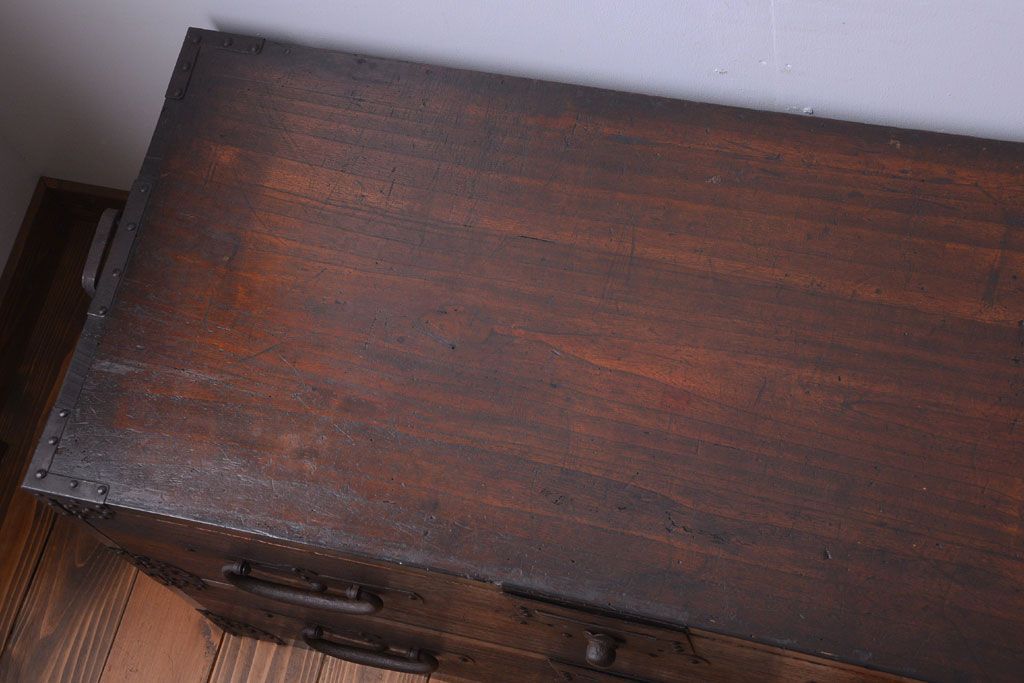 アンティーク家具　古民具・骨董　明治期　重厚な金具のアンティーク衣装箪笥