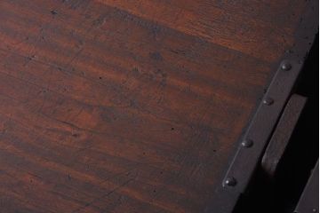 アンティーク家具　古民具・骨董　明治期　重厚な金具のアンティーク衣装箪笥