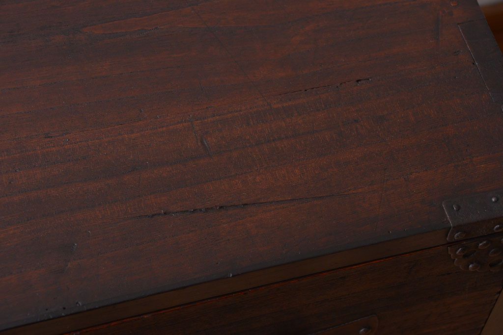 アンティーク家具　古民具・骨董　明治期　重厚な金具のアンティーク衣装箪笥