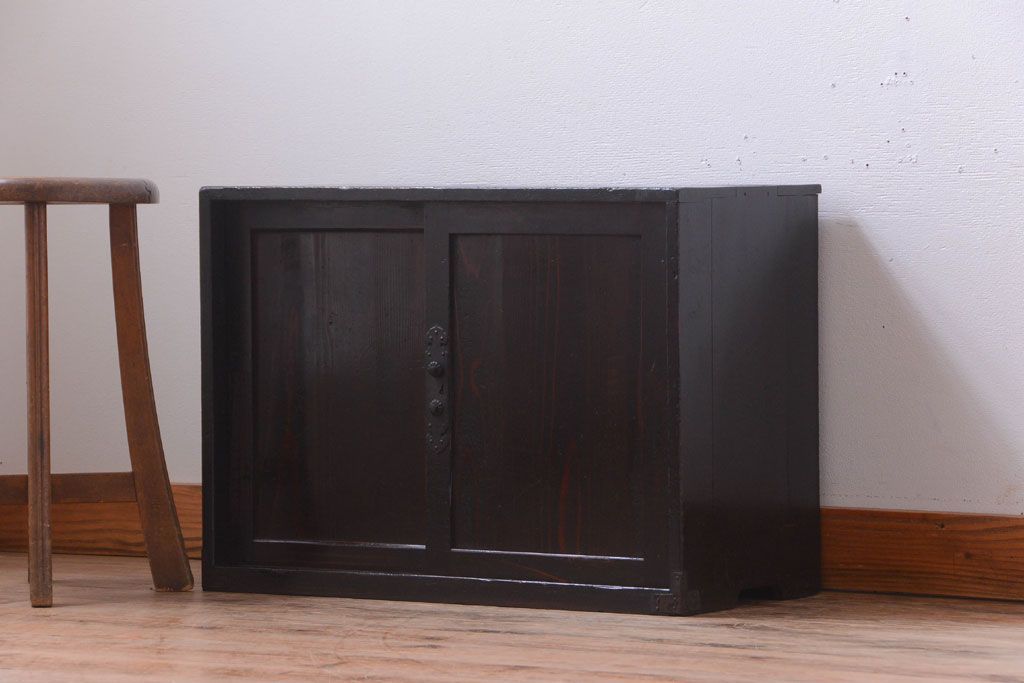 アンティーク家具　古民具・骨董　明治期　古い木のシンプルなアンティーク戸棚