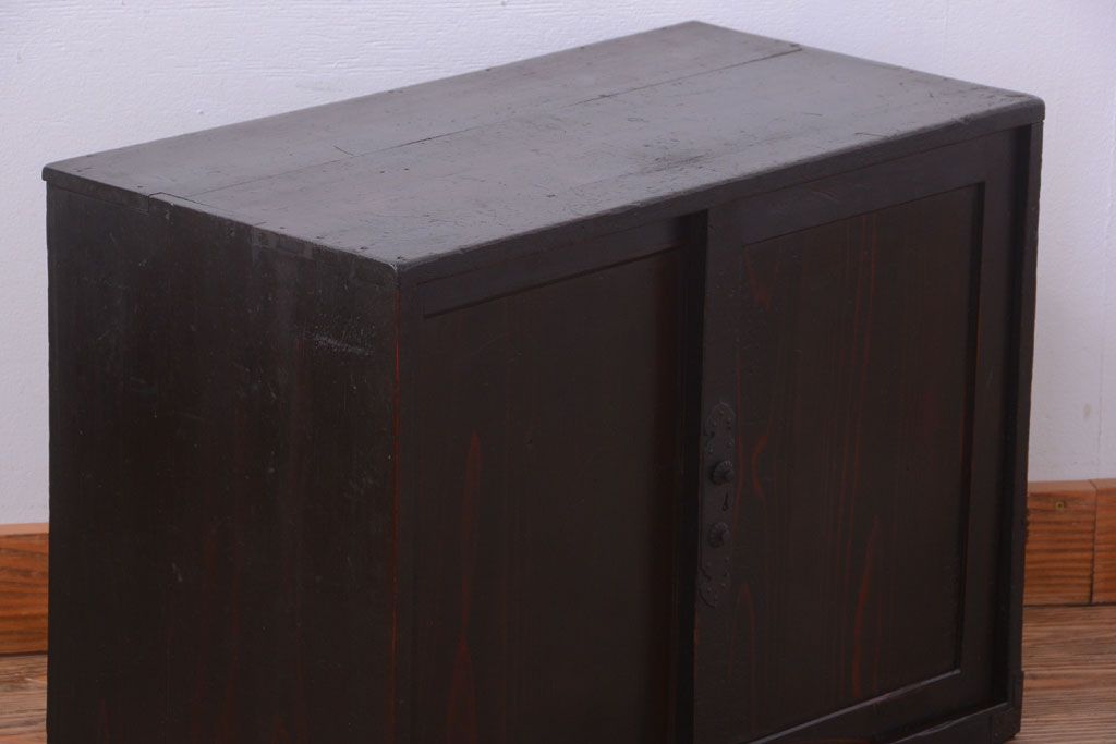 アンティーク家具　古民具・骨董　明治期　古い木のシンプルなアンティーク戸棚