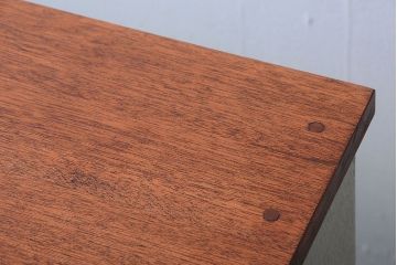 レトロ家具　アンティーク　レトロでかわいい脚付きマス目棚ロッカー