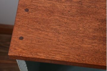 レトロ家具　アンティーク　レトロでかわいい脚付きマス目棚ロッカー