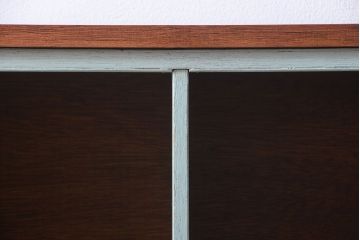 レトロ家具　アンティーク　レトロでかわいい脚付きマス目棚ロッカー