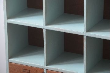 レトロ家具　アンティーク　レトロでかわいい脚付きマス目棚ロッカー