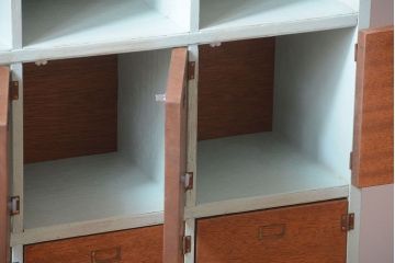 レトロ家具　アンティーク　レトロでかわいい脚付きマス目棚ロッカー