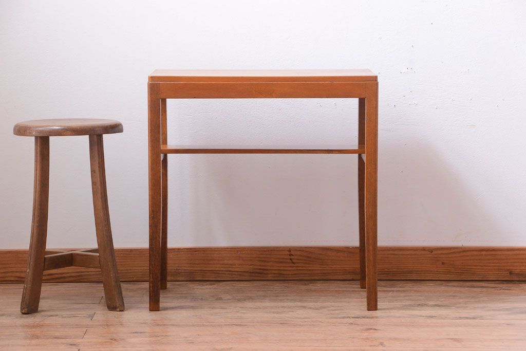 レトロ家具　昭和レトロ　古い木製のシンプルなアンティークサイドテーブル