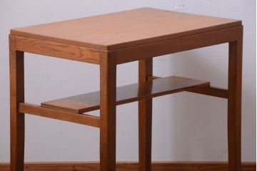レトロ家具　昭和レトロ　古い木製のシンプルなアンティークサイドテーブル