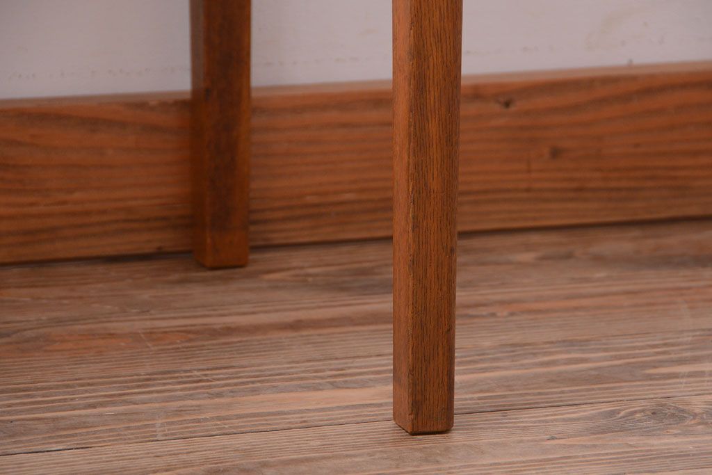 レトロ家具　昭和レトロ　古い木製のシンプルなアンティークサイドテーブル