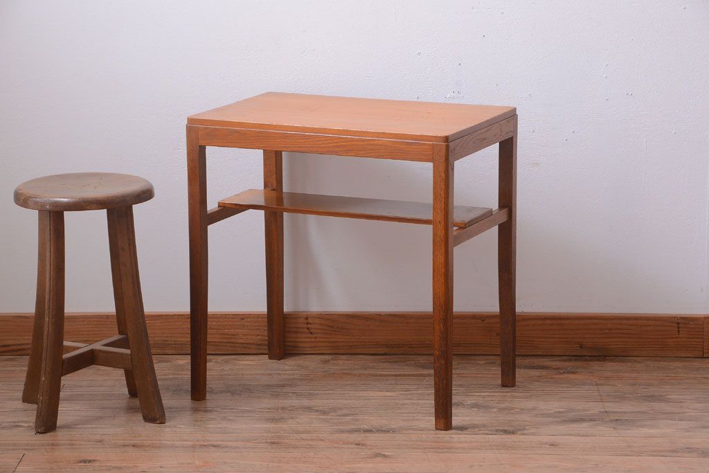 レトロ家具　昭和レトロ　古い木製のシンプルなアンティークサイドテーブル