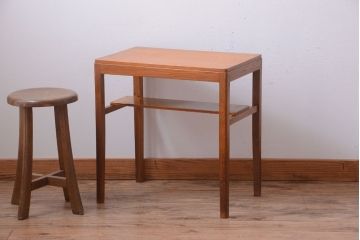 レトロ家具　昭和レトロ　古い木製のシンプルなアンティークサイドテーブル