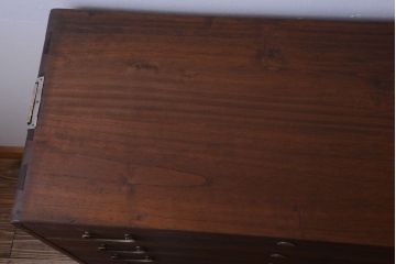 アンティーク家具　和製アンティーク　古い桐材のシックな衣装箪笥(桐箪笥、桐たんす)