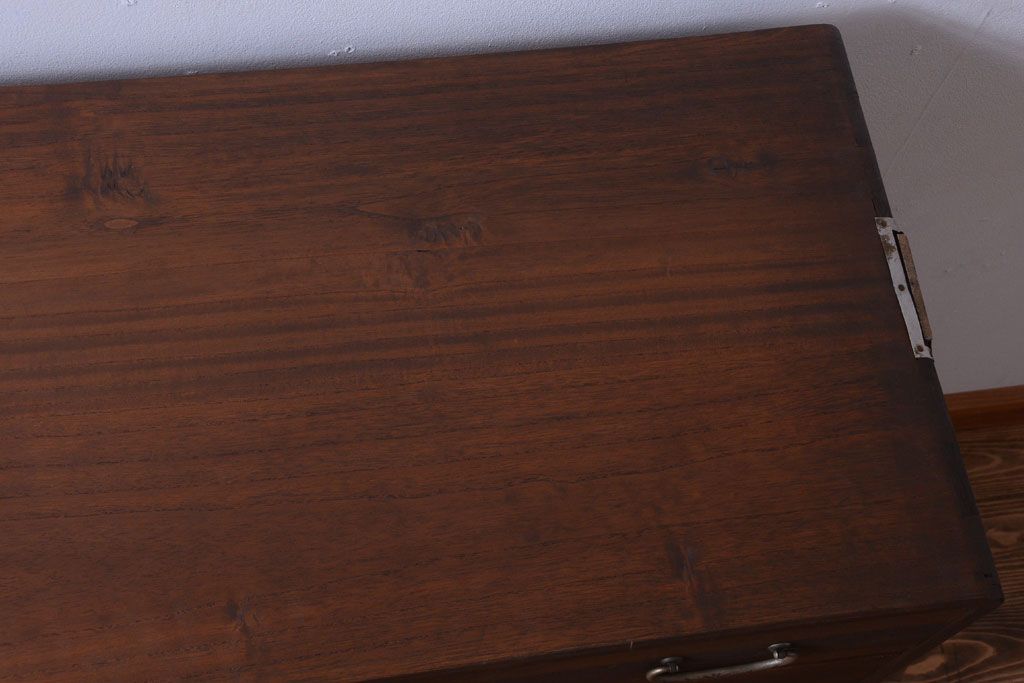 アンティーク家具　和製アンティーク　古い桐材のシックな衣装箪笥(桐箪笥、桐たんす)