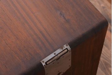 アンティーク家具　和製アンティーク　古い桐材のシックな衣装箪笥(桐箪笥、桐たんす)