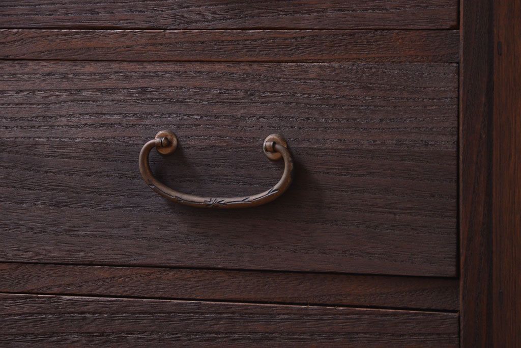 アンティーク家具　和製アンティーク　古い桐材のシックな衣装箪笥(桐箪笥、桐たんす)