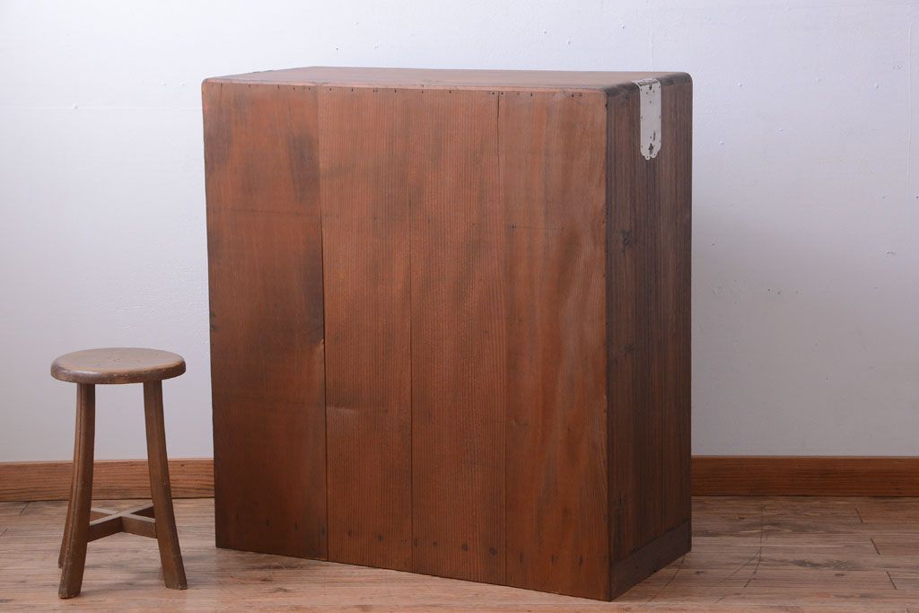 アンティーク家具　和製アンティーク　古い桐材のシックな衣装箪笥(桐箪笥、桐たんす)