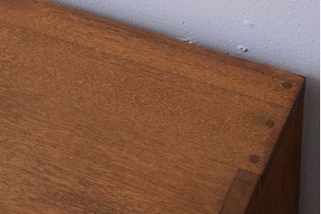 アンティーク家具　和製アンティーク　古い木のシンプルな引き出し付きガラス戸棚(収納棚)