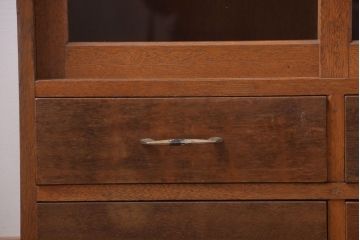 アンティーク家具　和製アンティーク　古い木のシンプルな引き出し付きガラス戸棚(収納棚)