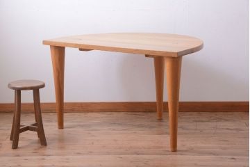 中古　キツツキマーク　飛騨産業　森のことば　半円形テーブル(座卓)(定価約16万)