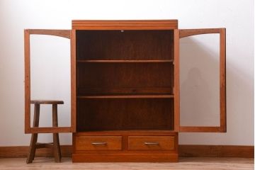 アンティーク家具　和製アンティーク　古い木の小ぶりな引き出し付き本箱